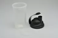 Plastový šejker - 700 ml - 23,5 x 10 cm - čierne viečko - TVAR