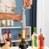 Vákuová pumpa a uzávery na víno Winuum + 4 uzávery - InnovaGoods