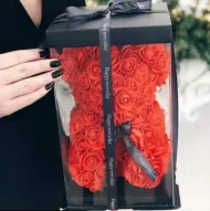 Medvedík z ruží v darčekovom balení - 25 cm