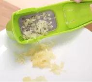 Multifunkčné mini strúhadlo
