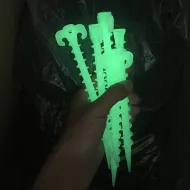 Kotviaci kolík - fluorescenčný
